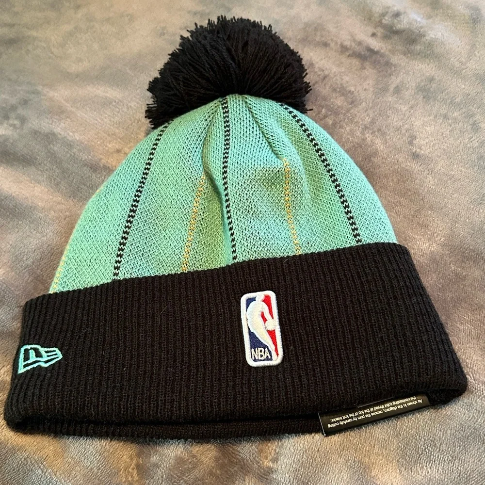 NWT New Era NBA Charlotte Hornets BUZZ CITY Pom Beanie